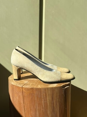 RARE Vintage 1980s Escada Leather Croc-Embossed Pumps in Pastel Yellow