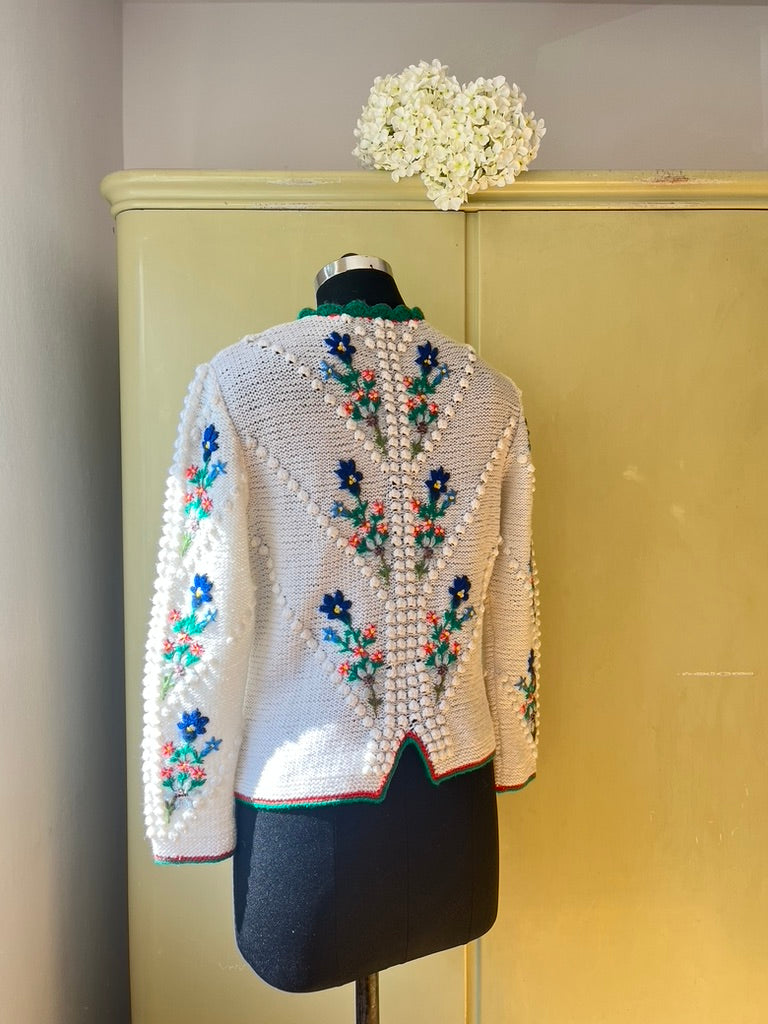 Vintage 1980s Hand-Knit White Embroidered Trachten Cardigan / Trachtenjacke / Wiesn Jacke
