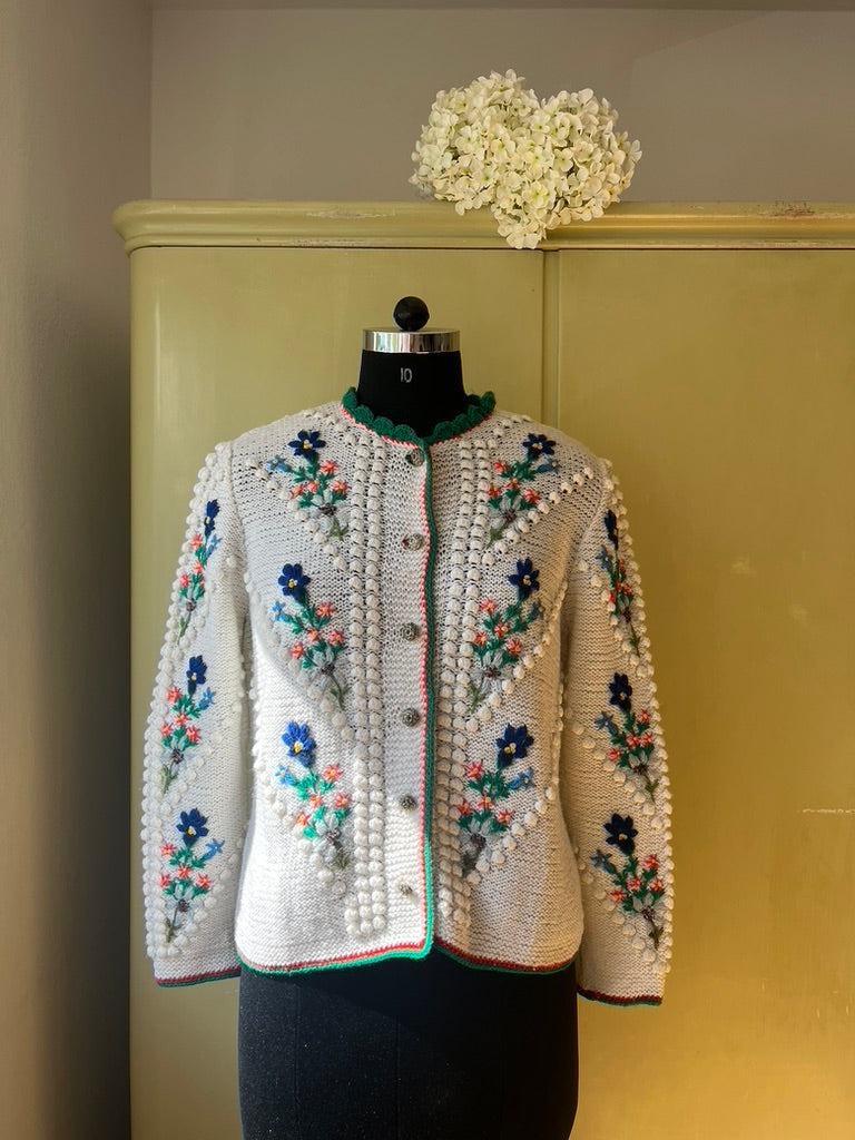 Vintage 1980s Hand-Knit White Embroidered Trachten Cardigan / Trachtenjacke / Wiesn Jacke