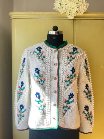 Vintage 1980s Hand-Knit White Embroidered Trachten Cardigan / Trachtenjacke / Wiesn Jacke