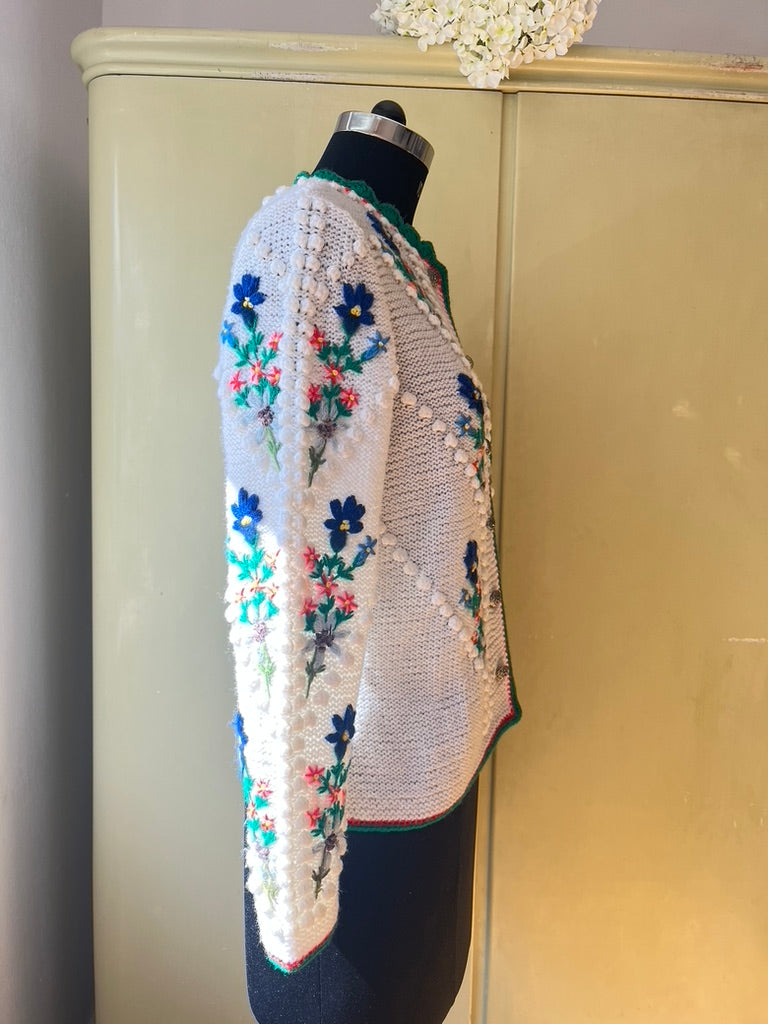 Vintage 1980s Hand-Knit White Embroidered Trachten Cardigan / Trachtenjacke / Wiesn Jacke