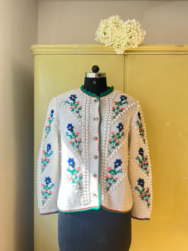 Vintage 1980s Hand-Knit White Embroidered Trachten Cardigan / Trachtenjacke / Wiesn Jacke