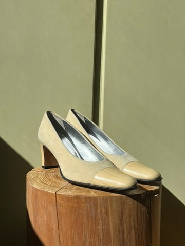 RARE Vintage 1980s Escada Leather Croc-Embossed Pumps in Pastel Yellow