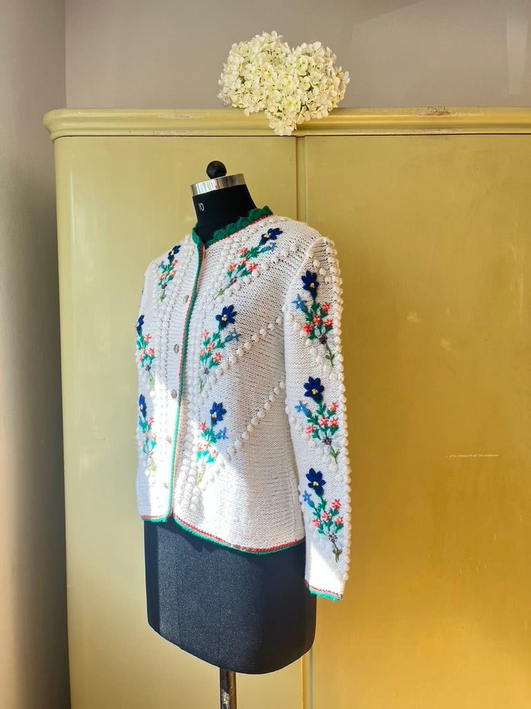 Vintage 1980s Hand-Knit White Embroidered Trachten Cardigan / Trachtenjacke / Wiesn Jacke