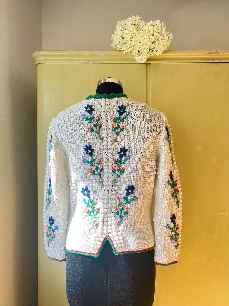 Vintage 1980s Hand-Knit White Embroidered Trachten Cardigan / Trachtenjacke / Wiesn Jacke