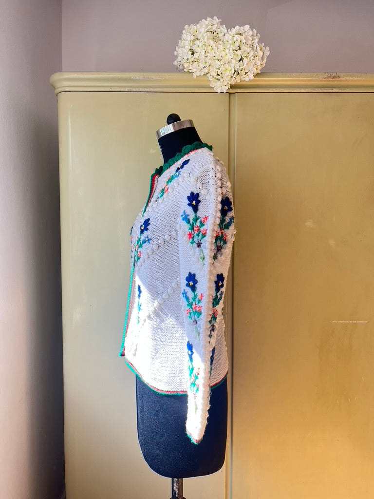 Vintage 1980s Hand-Knit White Embroidered Trachten Cardigan / Trachtenjacke / Wiesn Jacke