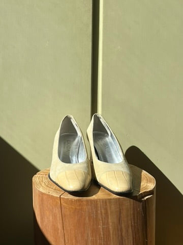 RARE Vintage 1980s Escada Leather Croc-Embossed Pumps in Pastel Yellow