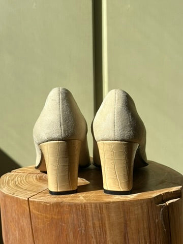 RARE Vintage 1980s Escada Leather Croc-Embossed Pumps in Pastel Yellow