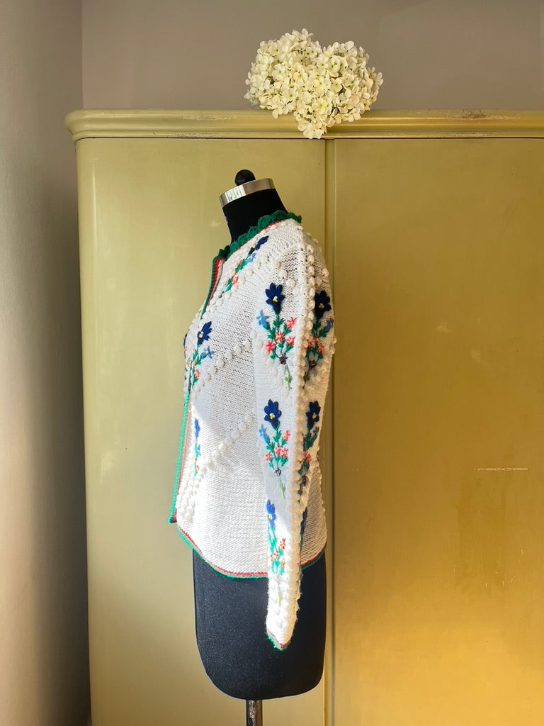 Vintage 1980s Hand-Knit White Embroidered Trachten Cardigan / Trachtenjacke / Wiesn Jacke